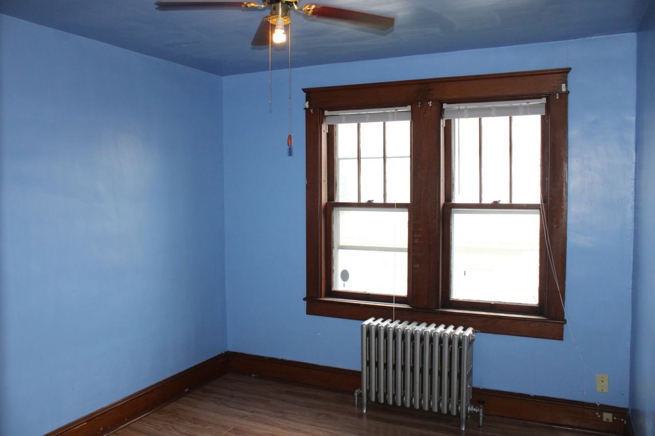 171 Linden Ave - Photo 7 of 9