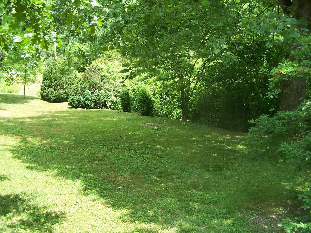 37 Shasta Dr - Photo 4 of 14