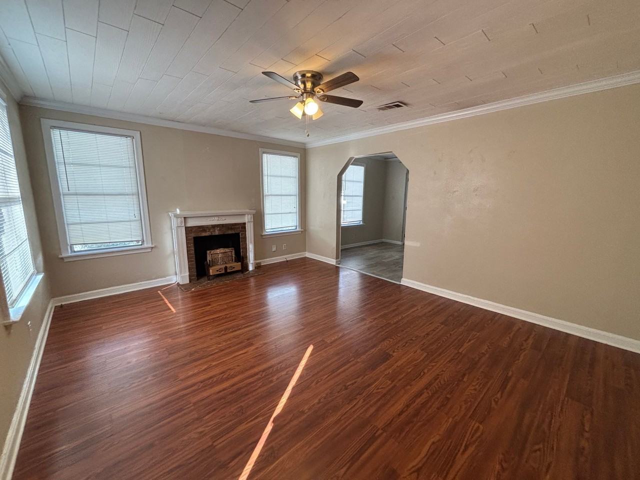 224 E Linden St - Photo 2 of 8