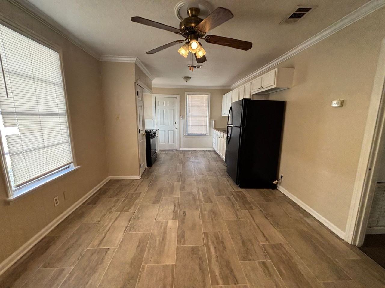 224 E Linden St - Photo 3 of 8