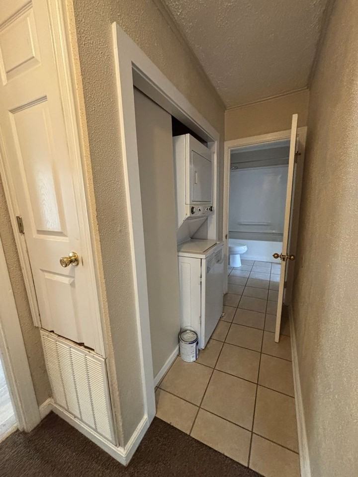 224 E Linden St - Photo 6 of 8