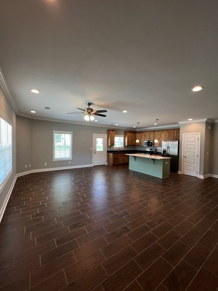 916 Logan Ct - Photo 2 of 15