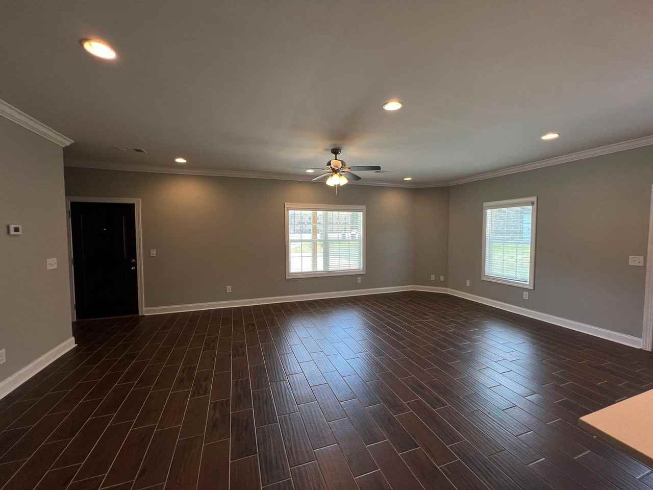 916 Logan Ct - Photo 4 of 15