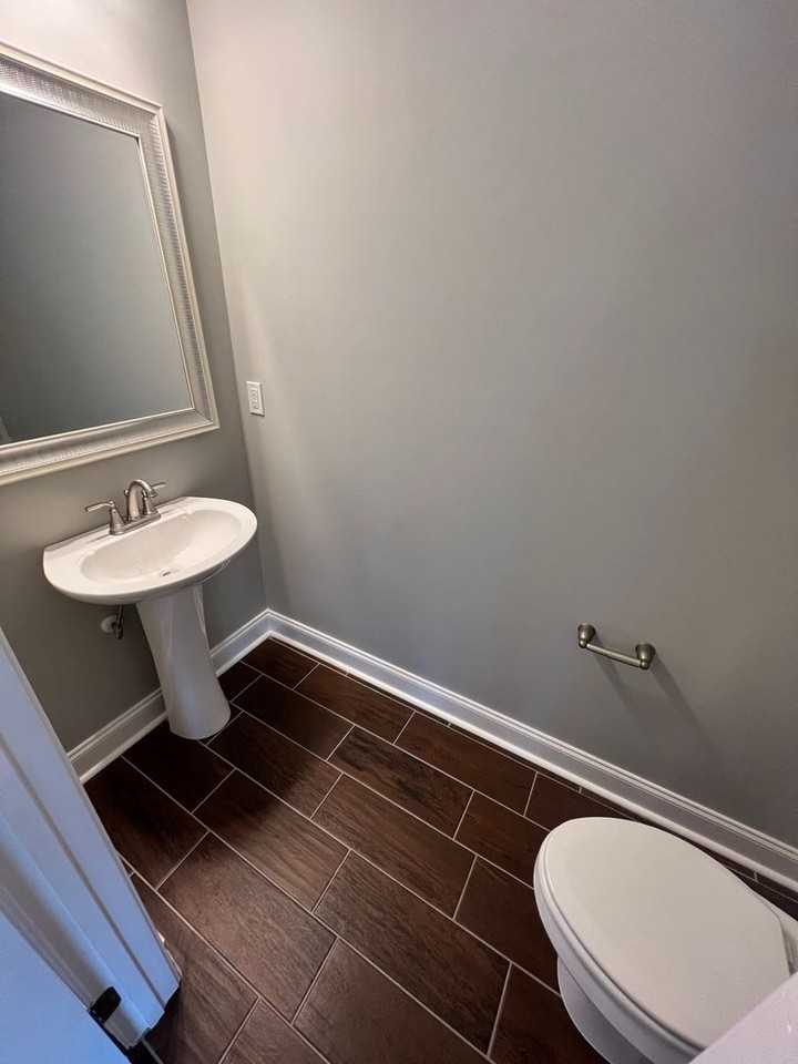 916 Logan Ct - Photo 5 of 15