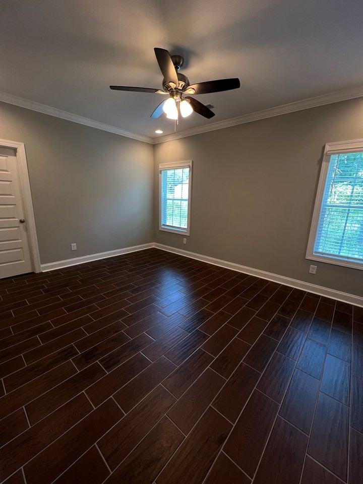 916 Logan Ct - Photo 6 of 15