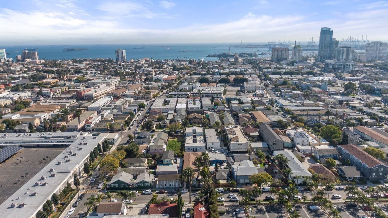 1049 E 5th Street - Photo 4 of 5