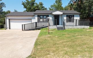 featured image of 633 Loop Dr