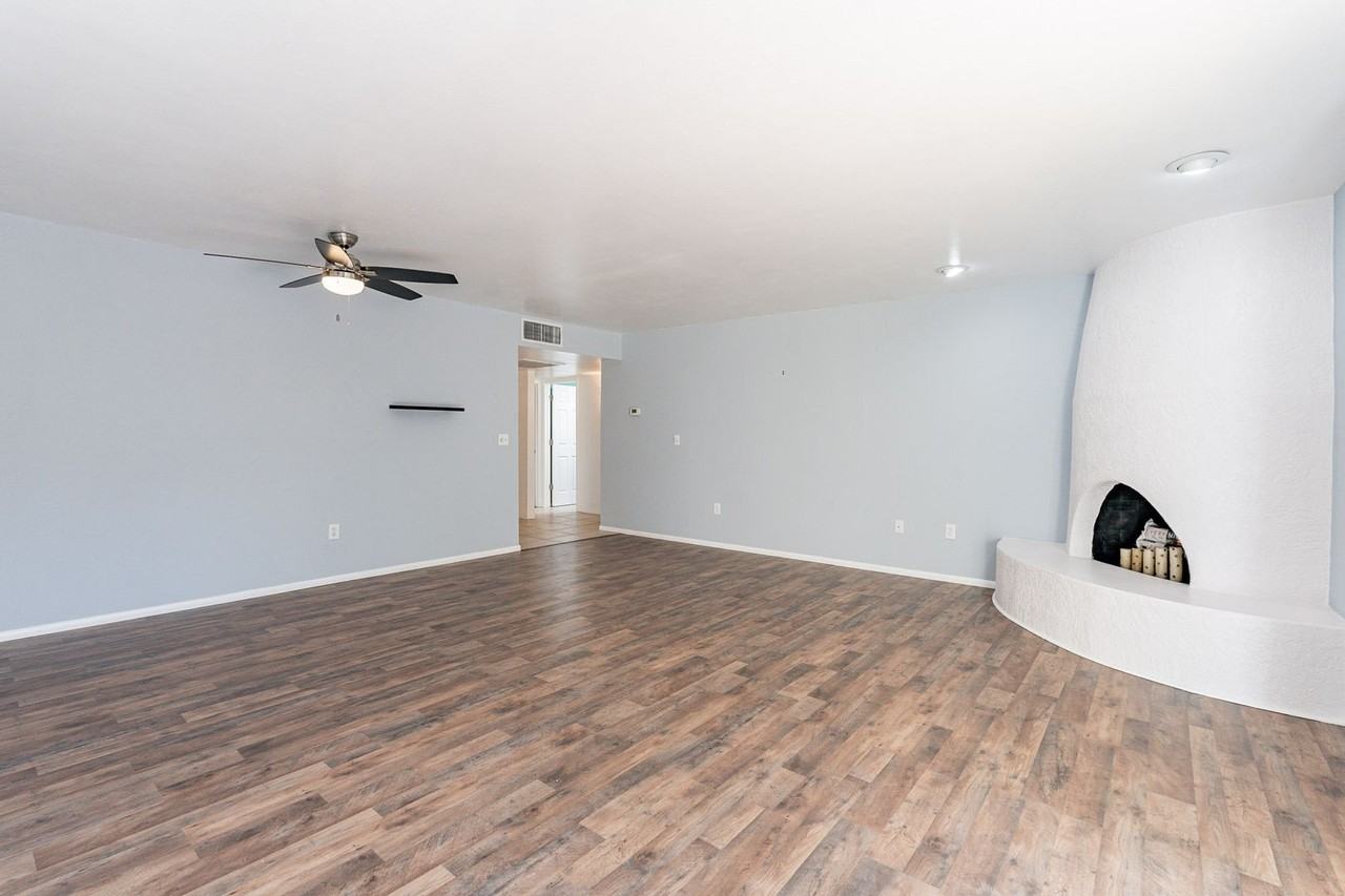 9896 E 1st St - Photo 4 of 31