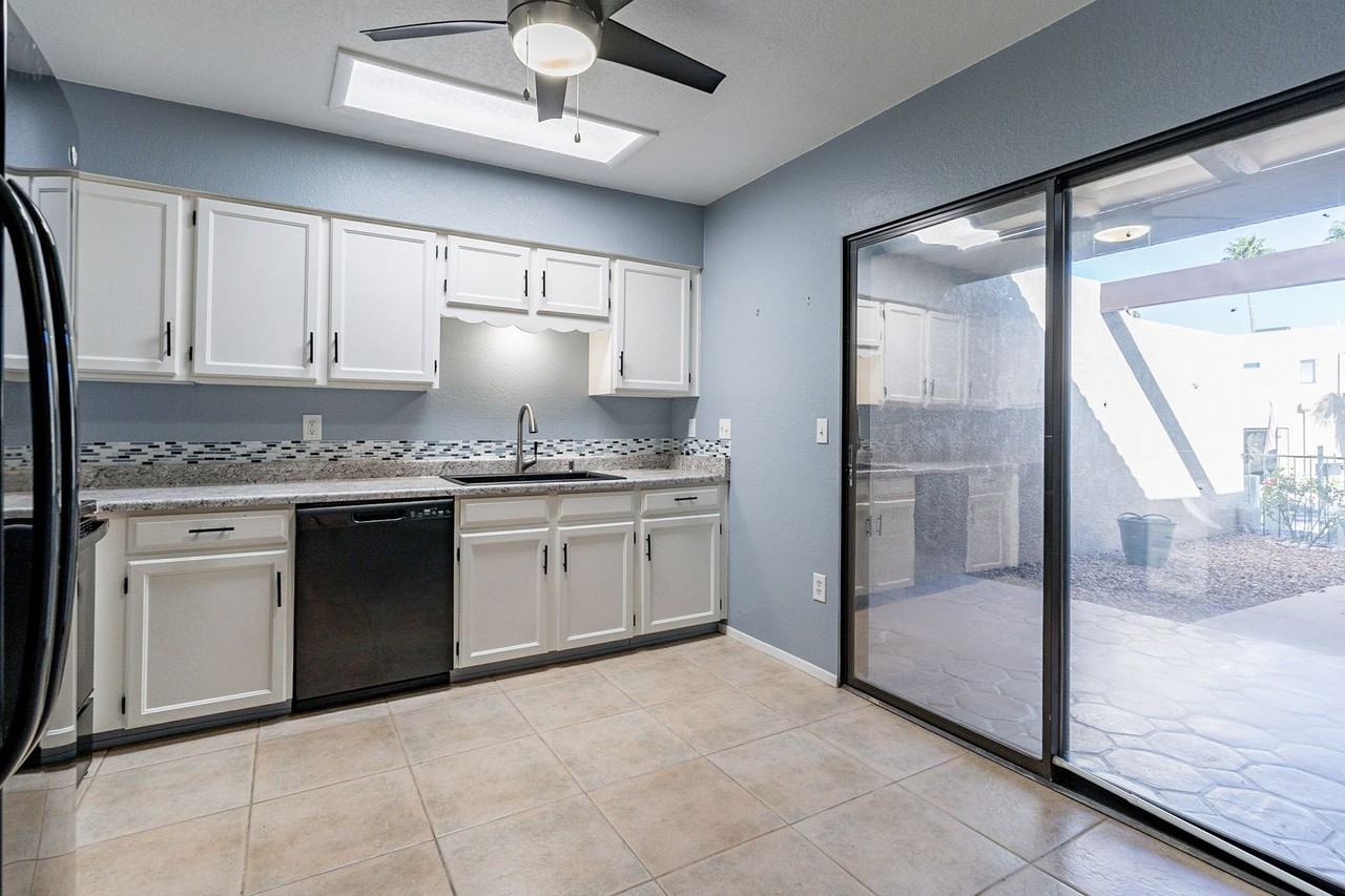 9896 E 1st St - Photo 7 of 31