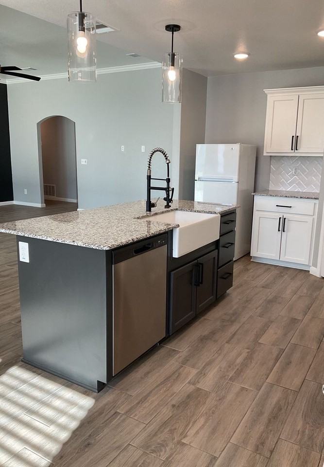 7601 Iridium Dr - Photo 5 of 27