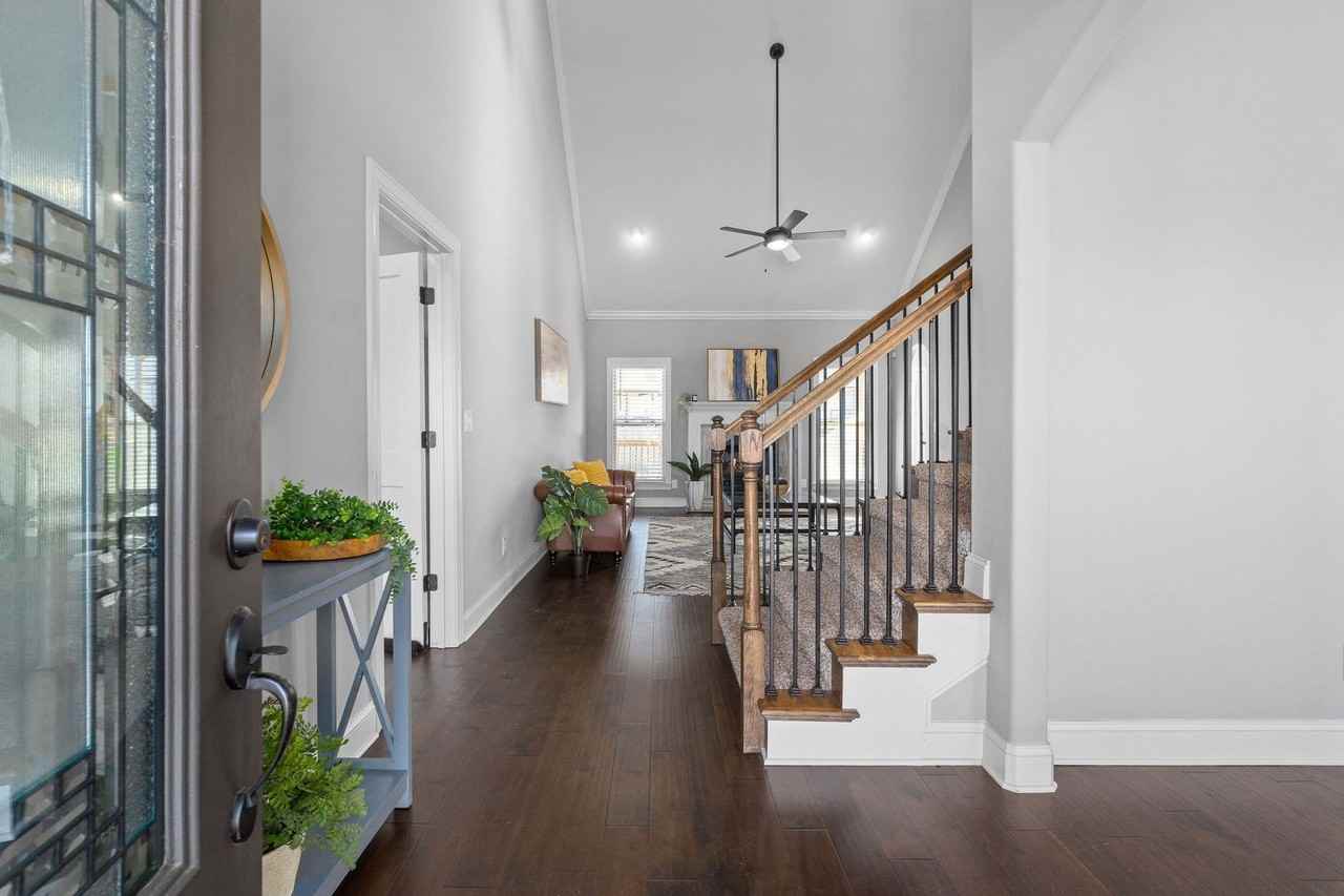 520 Larkspur Dr - Photo 3 of 34