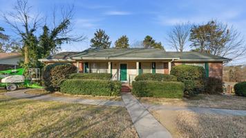 featured image of 3009 Oakland Dr Nw