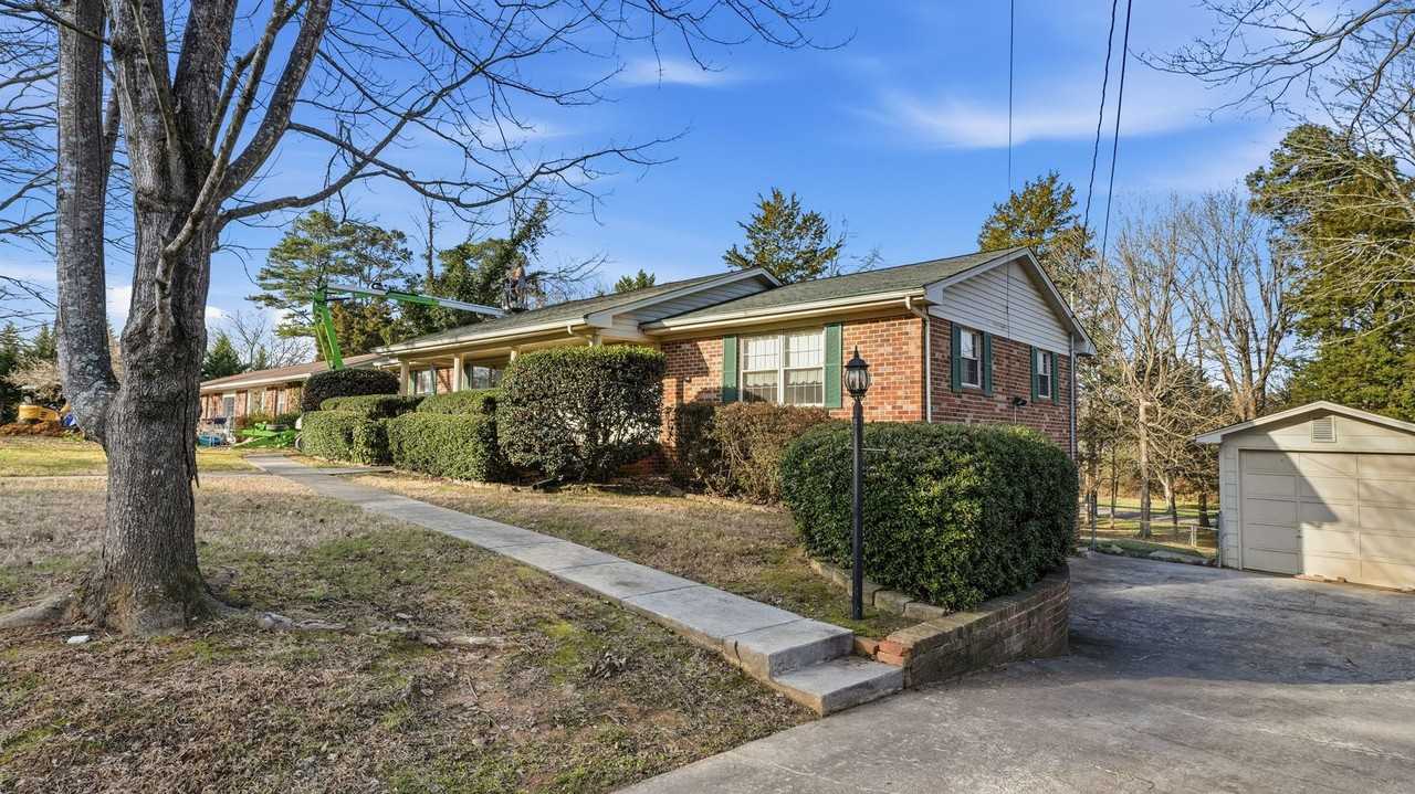 3009 Oakland Dr Nw - Photo 2 of 17