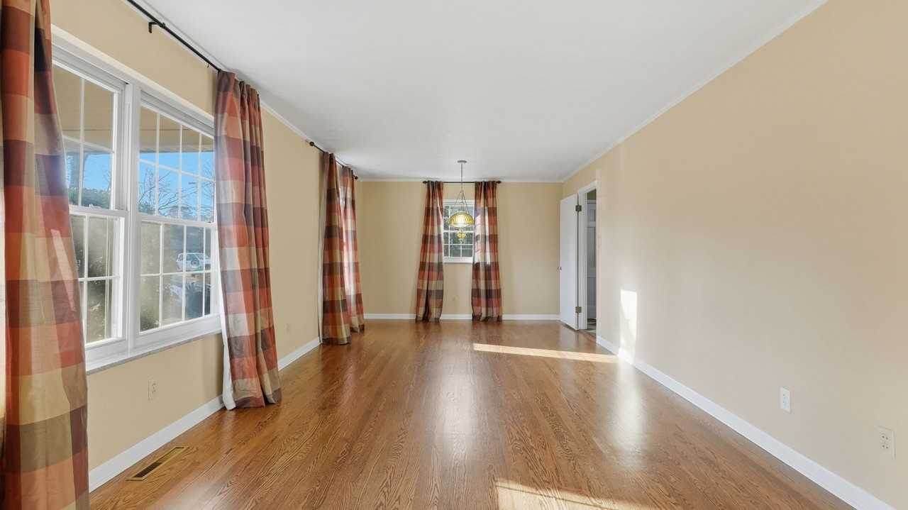 3009 Oakland Dr Nw - Photo 3 of 17