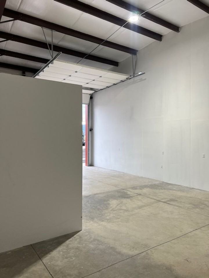 967 Lawnsdale Rd - Photo 6 of 9