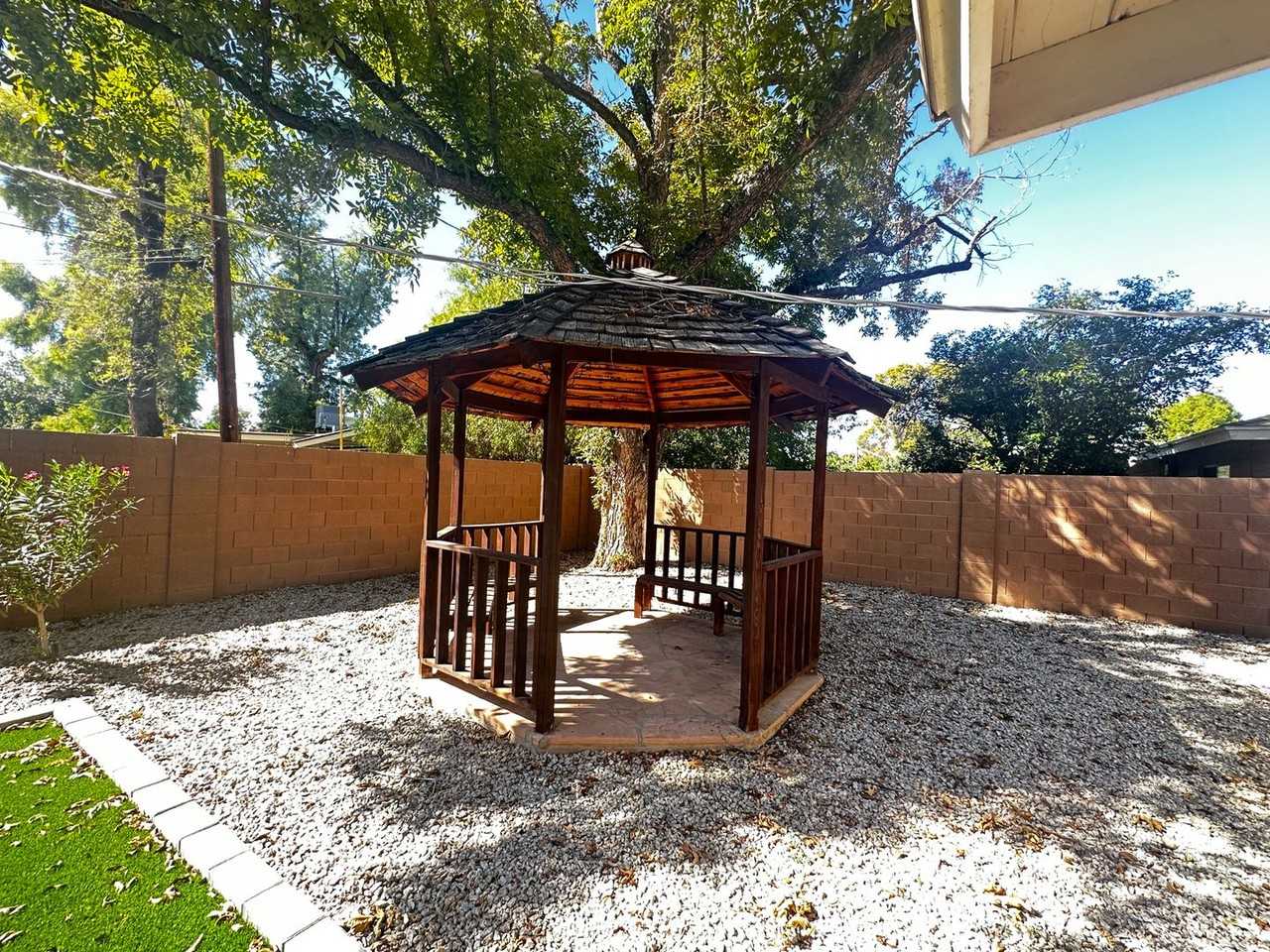 5118 N 18th Pl - Photo 3 of 33