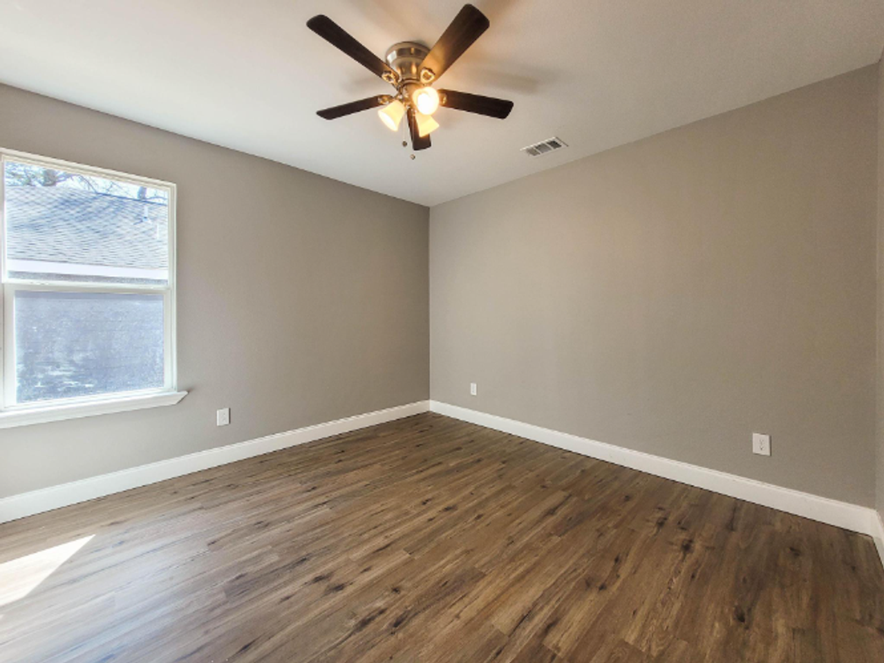 7204 Shallowater Rd - Photo 4 of 11