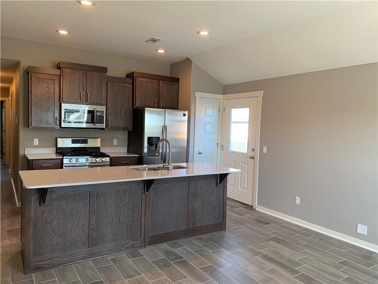 503 W Weymouth - Photo 4 of 11