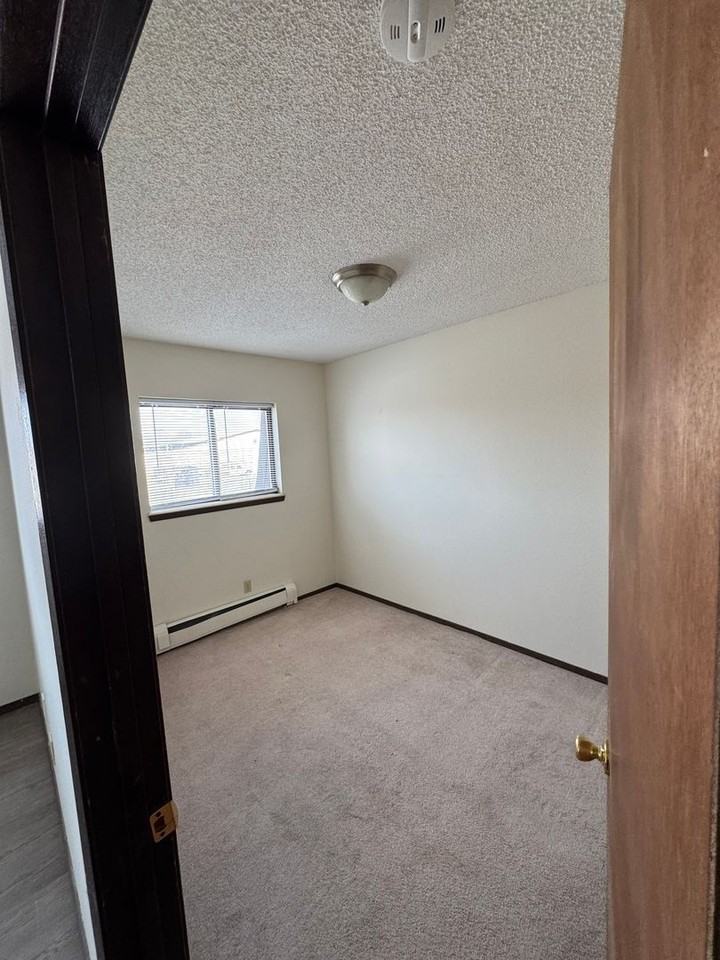 Meadowview Apartments - Photo 3 of 5