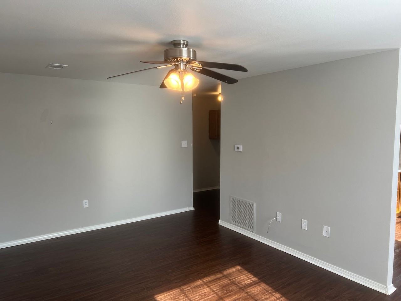 340 S Davis St - Photo 2 of 11