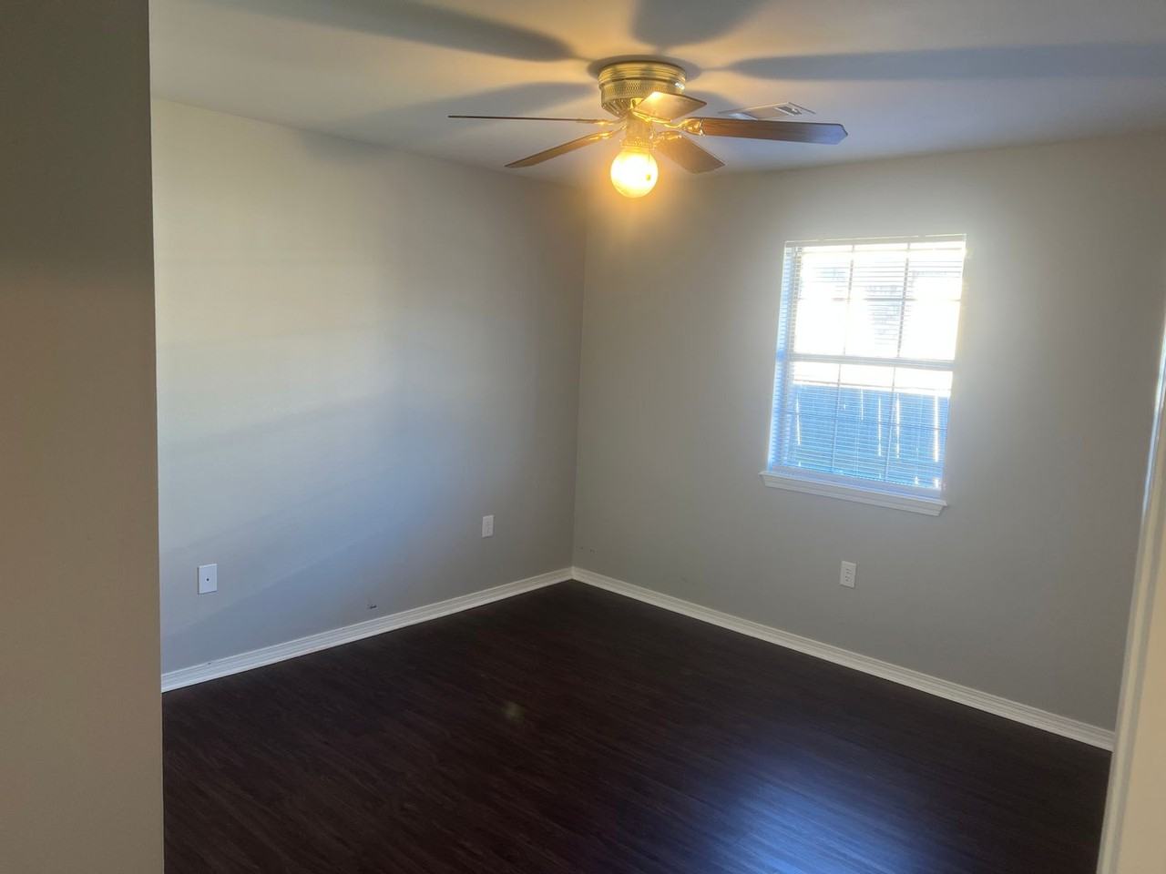 340 S Davis St - Photo 7 of 11