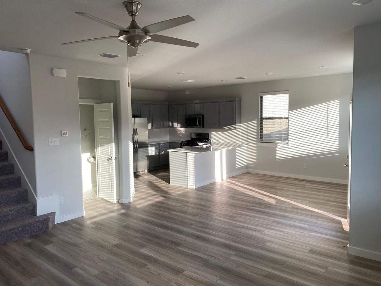 2830 Robertson Way - Photo 3 of 33