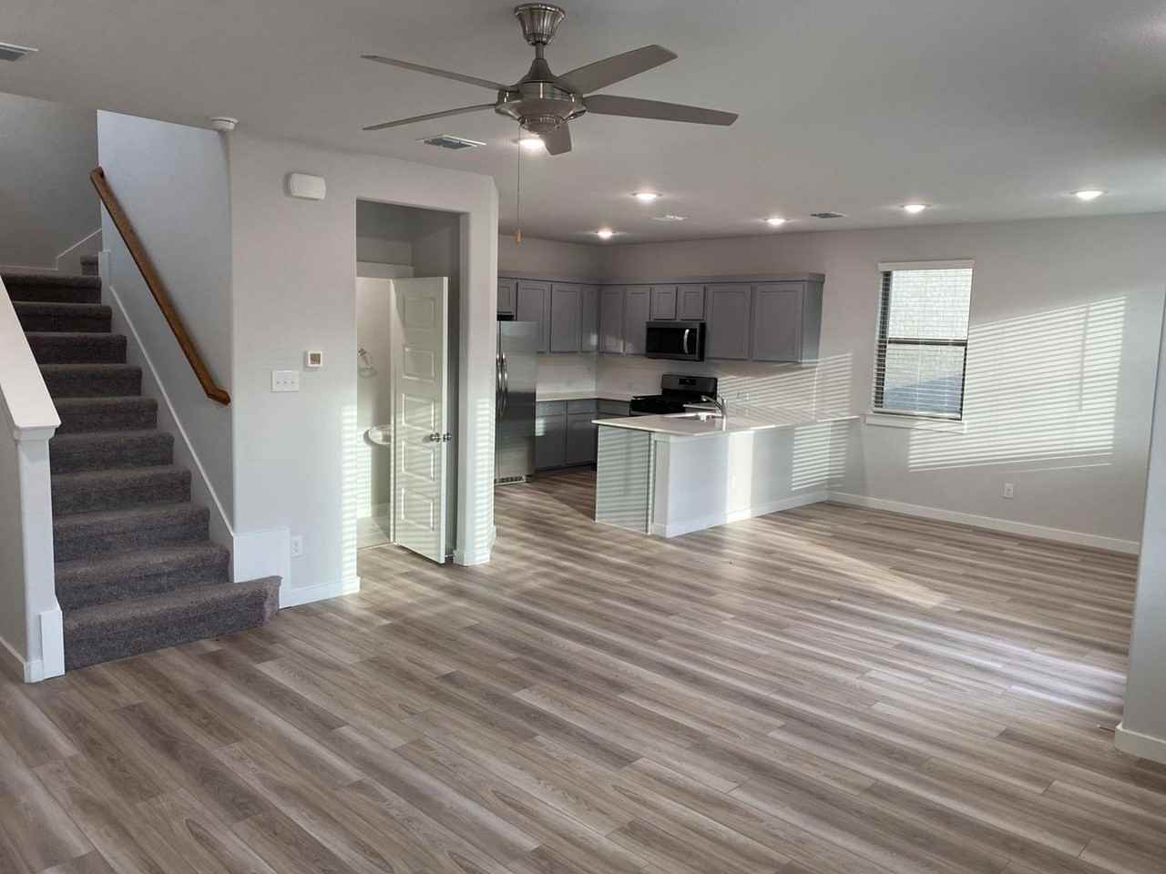 2830 Robertson Way - Photo 4 of 33