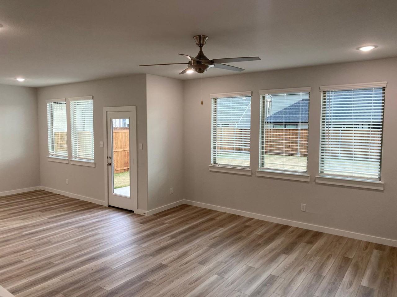 2830 Robertson Way - Photo 5 of 33