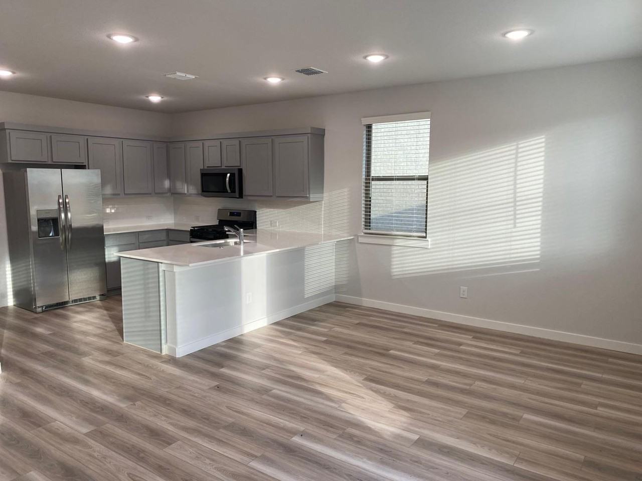 2830 Robertson Way - Photo 7 of 33