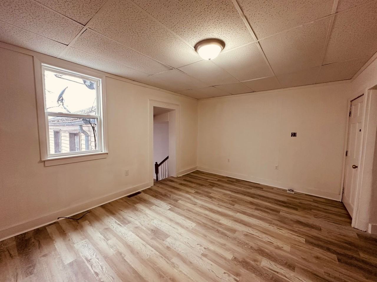 118 S Queen St - Photo 2 of 10