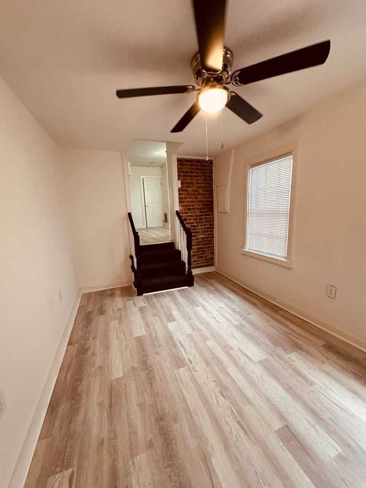 118 S Queen St - Photo 3 of 10