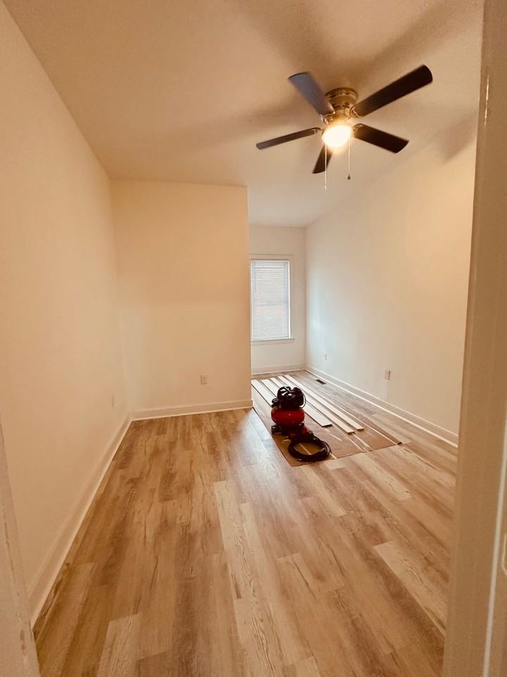 118 S Queen St - Photo 5 of 10