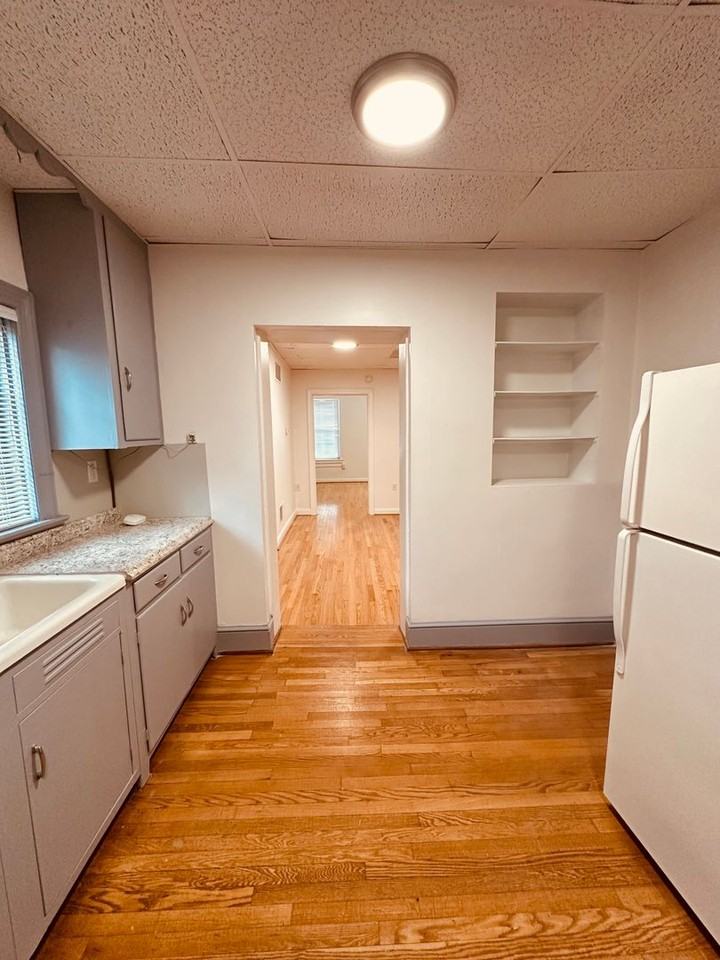 102 E King St - Photo 3 of 9