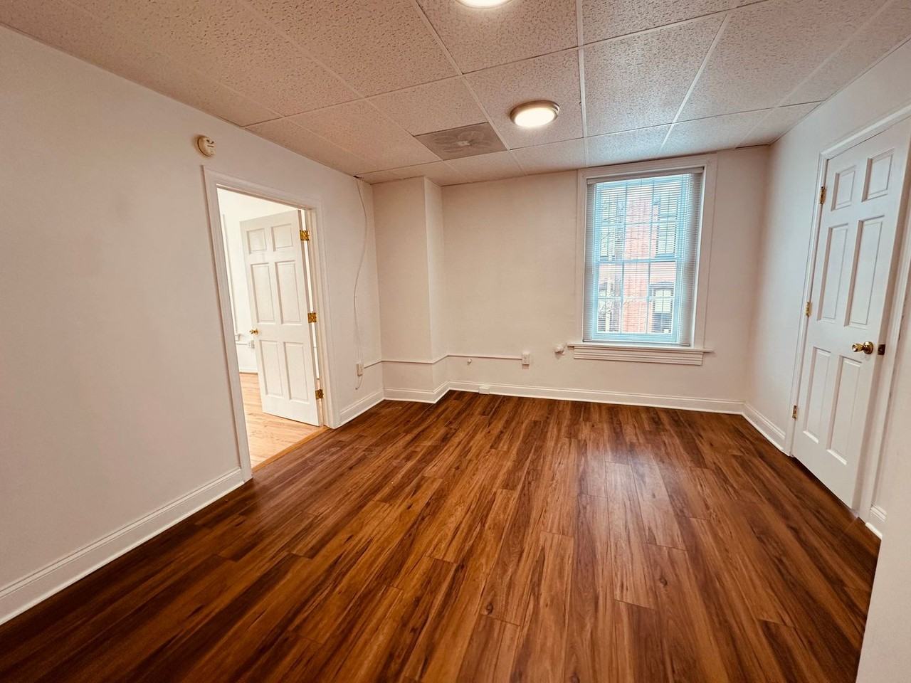 102 E King St - Photo 4 of 9