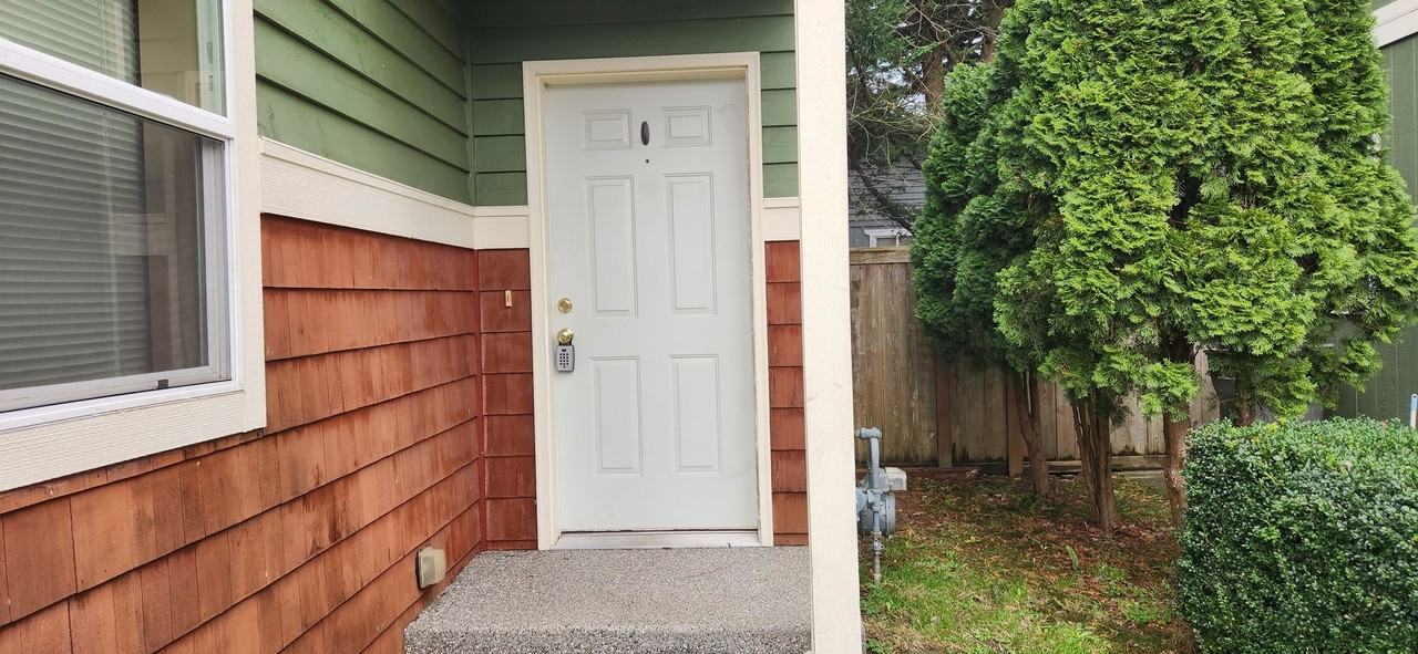 20705 Circle Bluff Dr - Photo 3 of 16