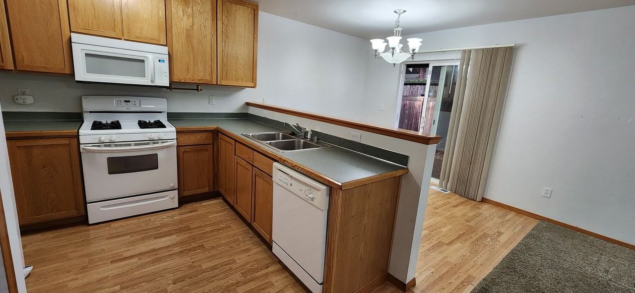 20705 Circle Bluff Dr - Photo 4 of 16