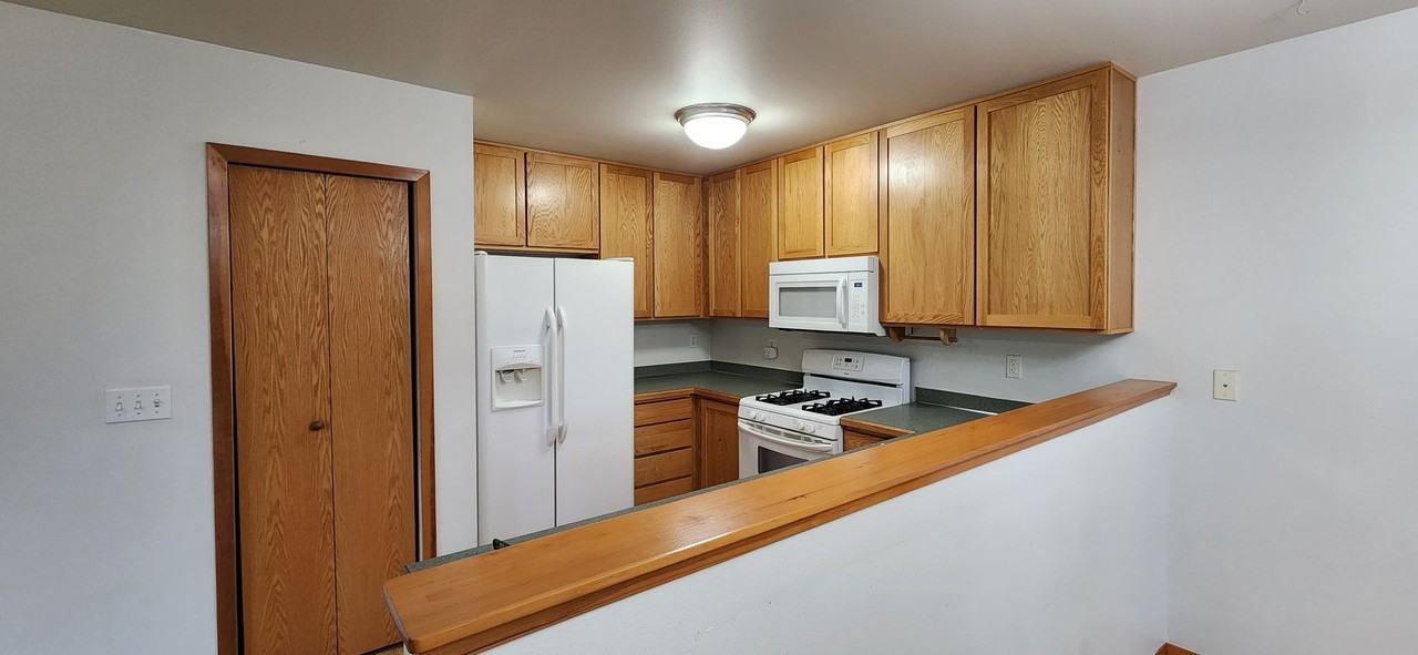 20705 Circle Bluff Dr - Photo 5 of 16