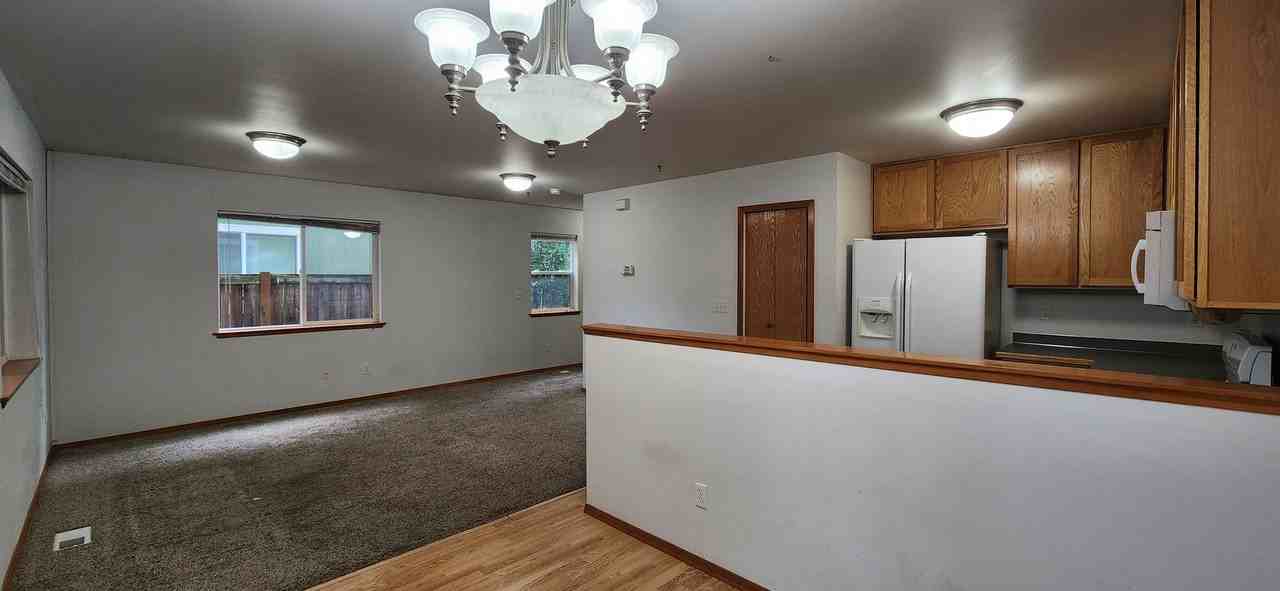 20705 Circle Bluff Dr - Photo 6 of 16