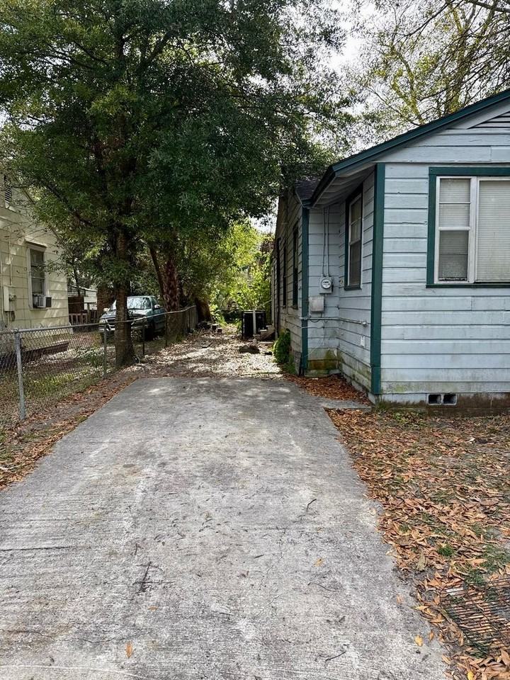 2064 W 18th St - Photo 2 of 12