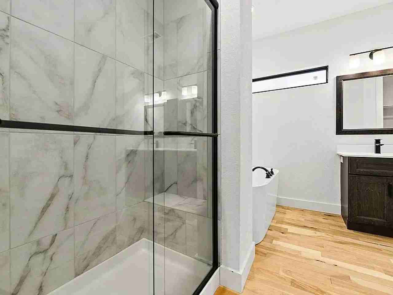 105 105 & 107 E. Maplewood Ln. - Photo 4 of 22