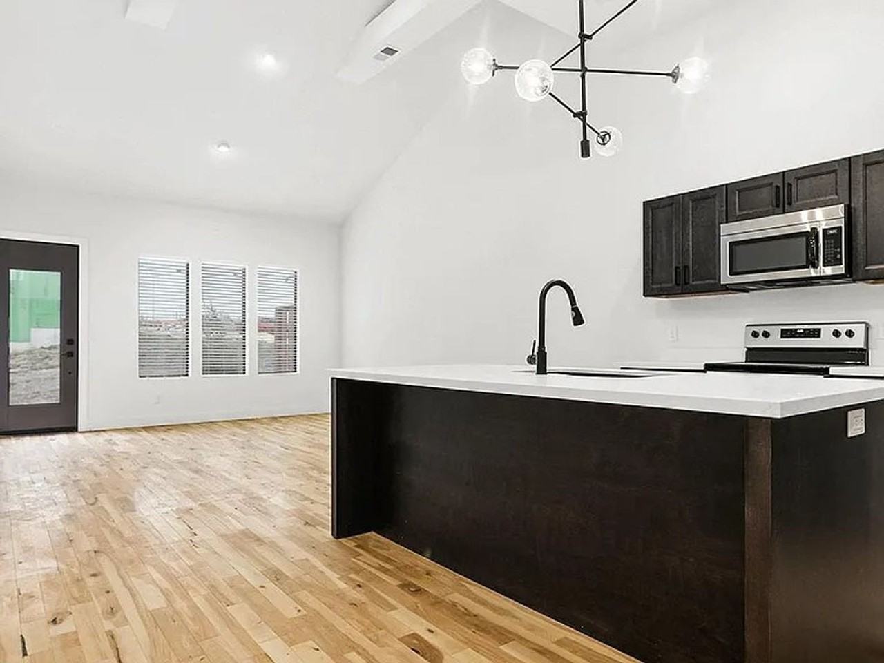 105 105 & 107 E. Maplewood Ln. - Photo 6 of 22