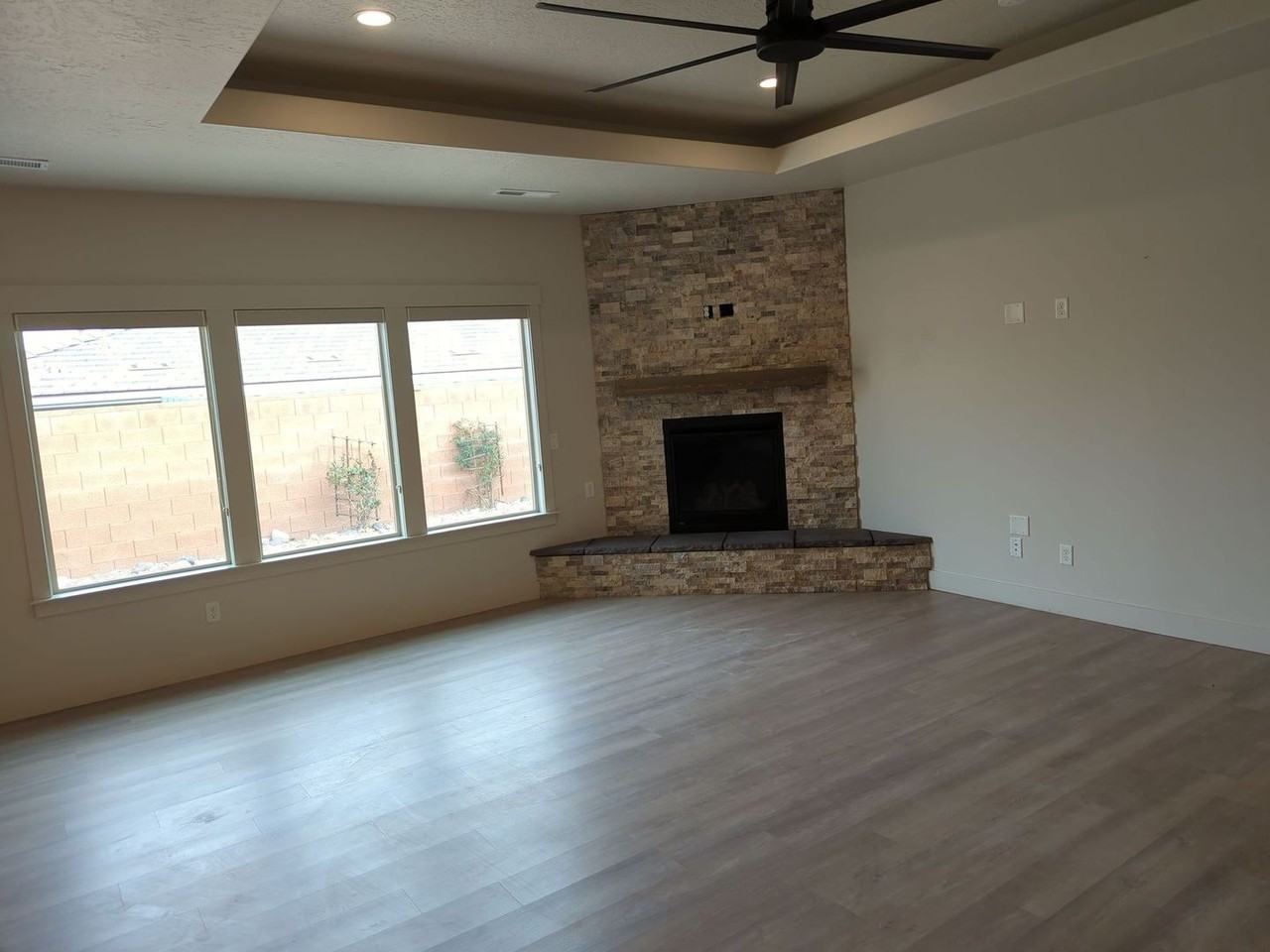 416 N 2720 E - Photo 2 of 6