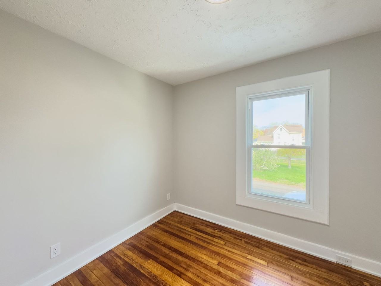 316 Tyler St - Photo 5 of 16