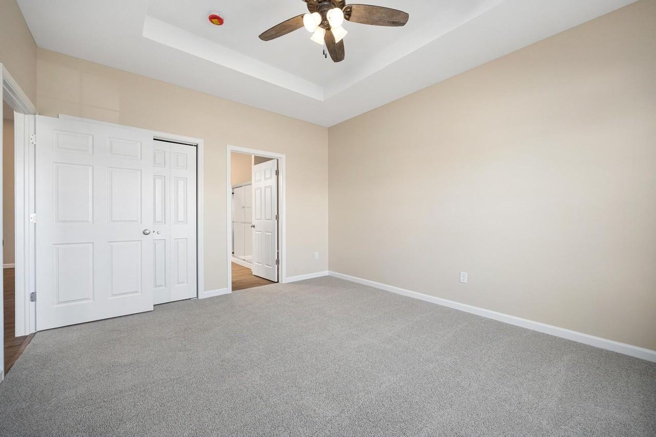 713 Debates St - Photo 2 of 14