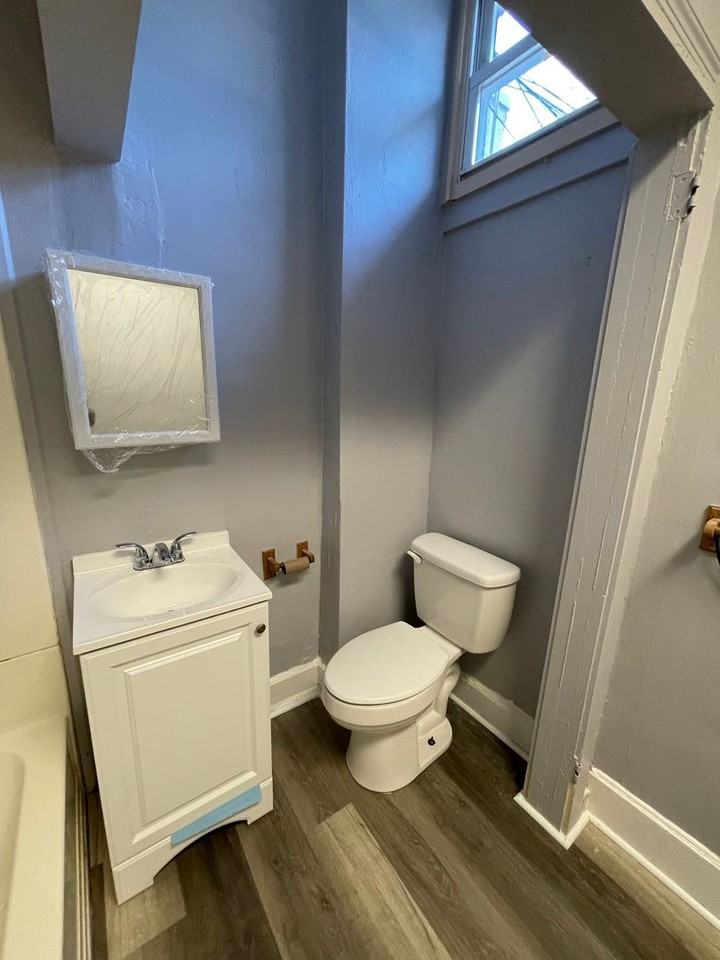 6005 Torresdale Ave - Photo 2 of 15
