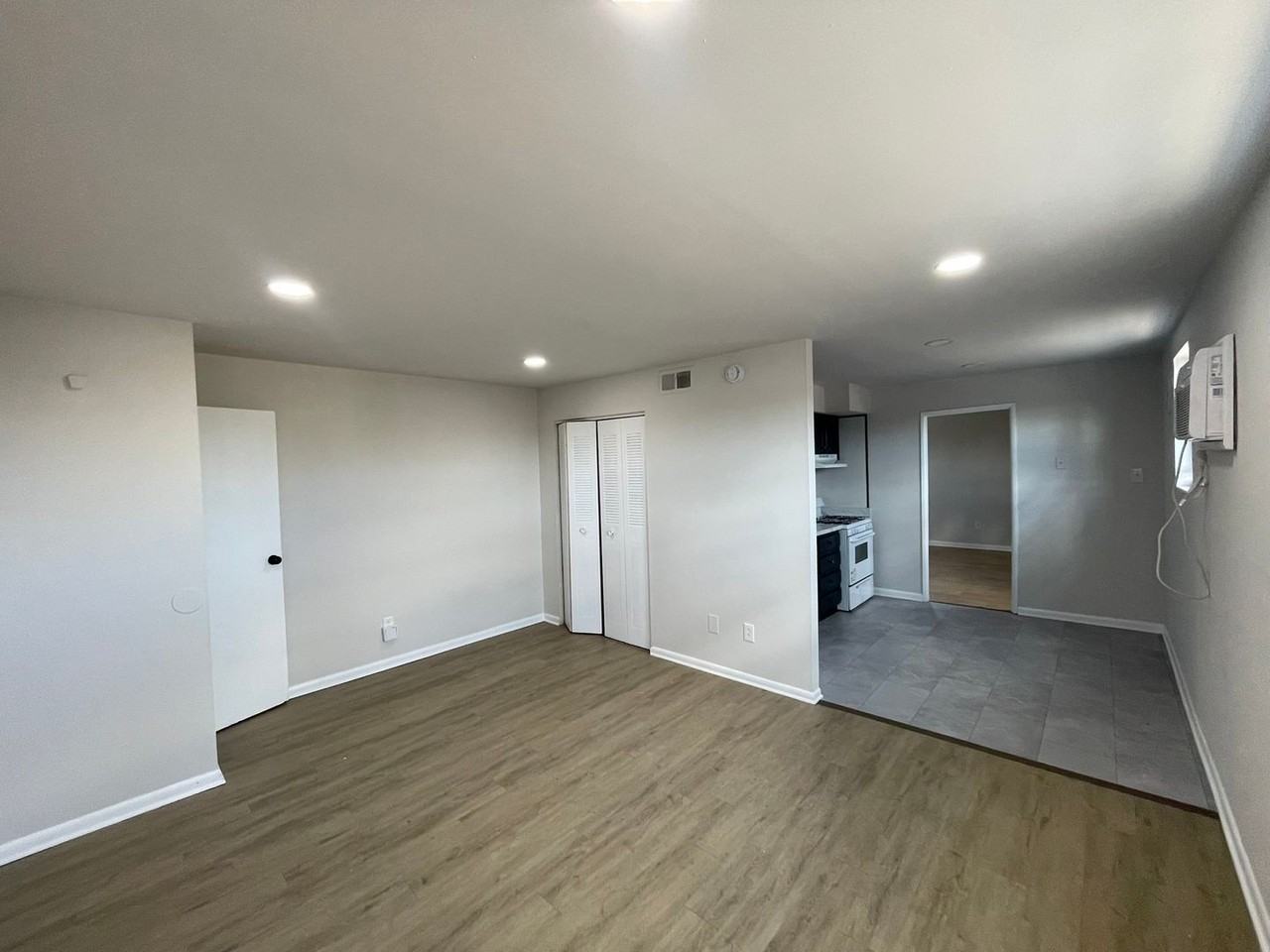 7312 Rockwell Ave - Photo 3 of 18