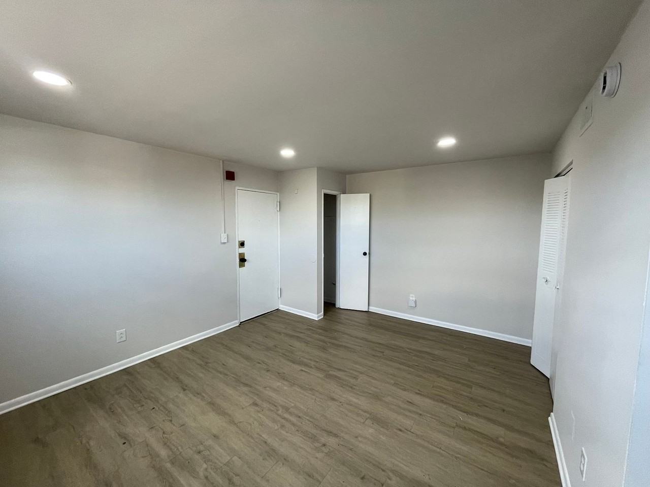 7312 Rockwell Ave - Photo 4 of 18