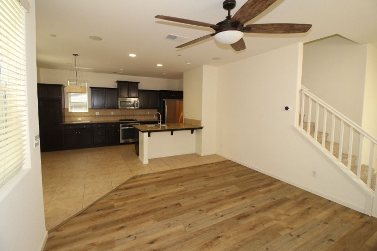 1529 N Rendezvous Way - Photo 5 of 17