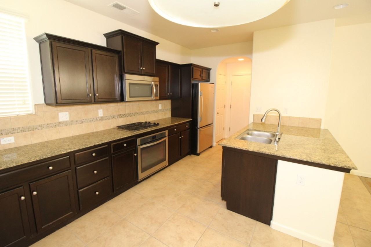 1529 N Rendezvous Way - Photo 7 of 17