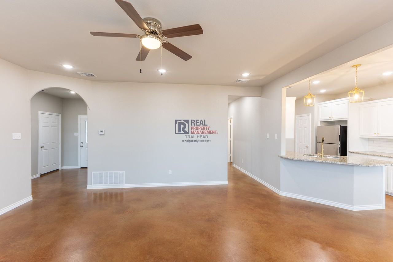 1011 1011 County Road 327B - Photo 4 of 25